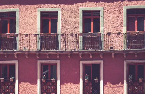 Fachadas de casa tradicionales en San Miguel de Allende Guanajuato Me — Foto de Stock