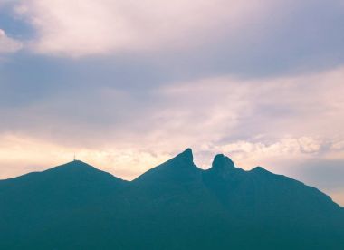 Monterrey Meksika ünlü dağ Cerro de la Silla adlı