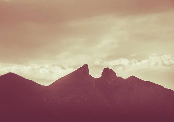 Famosa montaña en Monterrey México llamada Cerro de la Silla —  Fotos de Stock