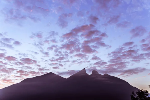 Famosa montaña en Monterrey México llamada Cerro de la Silla —  Fotos de Stock