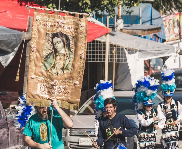 Bailarines religiosos tradicionales mexicanos matachin — Foto de Stock