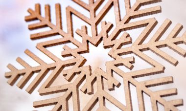 Ahşap kar tanesi sembolü, Noel tatil arka plan görüntüsünü closeup ayrıntılı