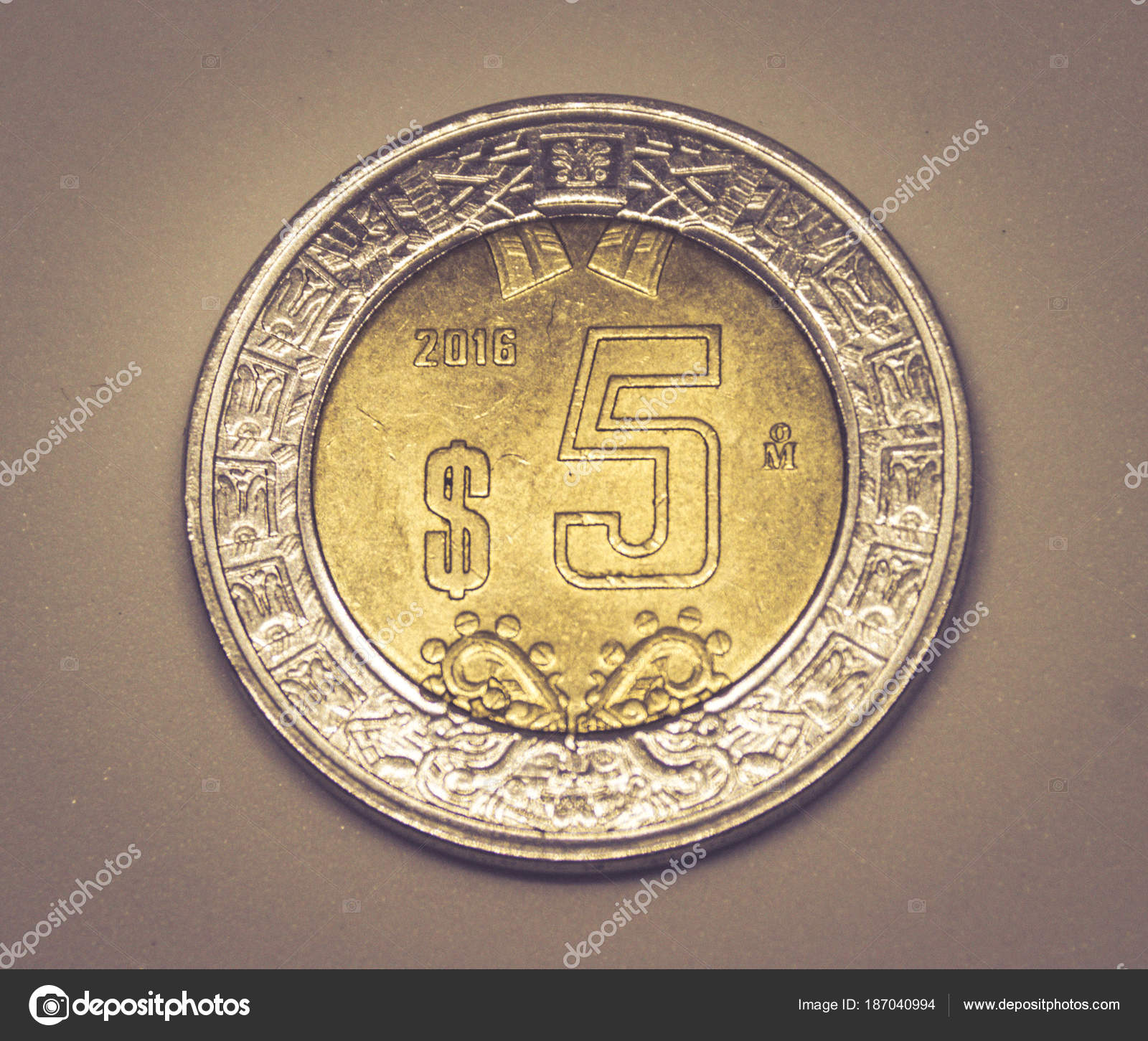 五墨西哥比索硬币——图库图片© bernardojbp #187040994