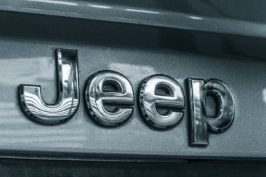 Monterrey, Meksika - 20 Şubat 2018: Metal bir Jeep rozet görünümünü yakından