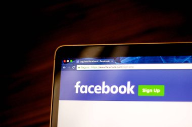 Dallas, Texas / Amerika Birleşik Devletleri - 05/10/2018: laptop ekran sayfada Facebook fotoğraf günlüğü.
