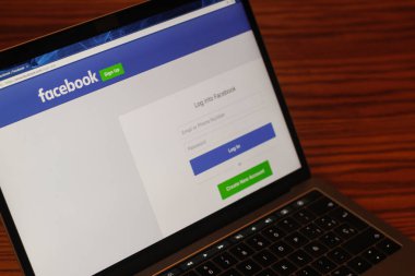 Dallas, Texas / Amerika Birleşik Devletleri - 05/10/2018: laptop ekran sayfada Facebook fotoğraf günlüğü.