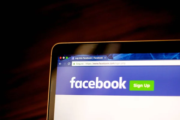 Dallas Texas Stany 2018 Zdjęcie Facebooka Logowania Ekranie Laptopa — Zdjęcie stockowe