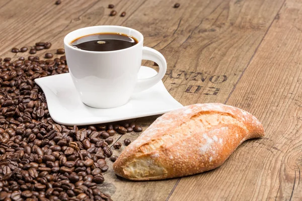 Tasse aus frisch gebrühtem Kaffee — Stockfoto