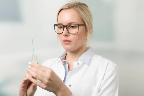 Young female doctor with syringe — Stock Photo, Image