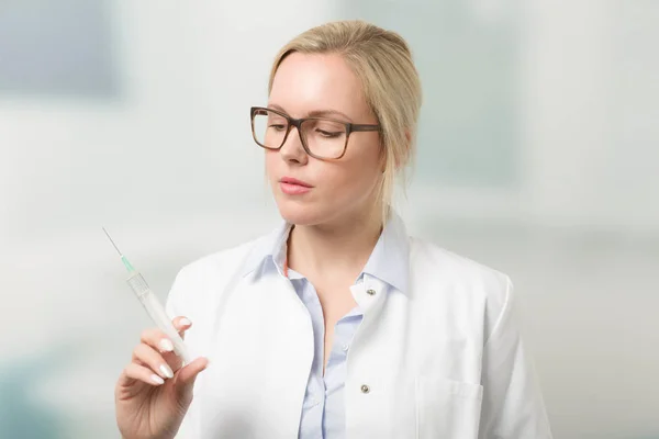 Young female doctor with syringe — Stock Photo, Image