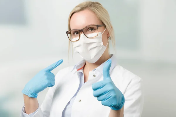 Female doctor with medical face mask — Stock Photo, Image