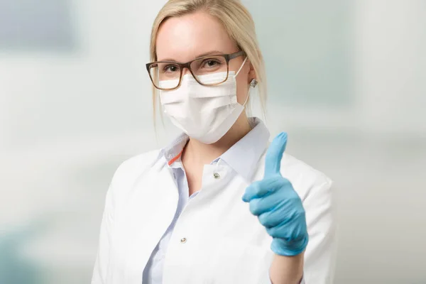 Female doctor with medical face mask — Stock Photo, Image