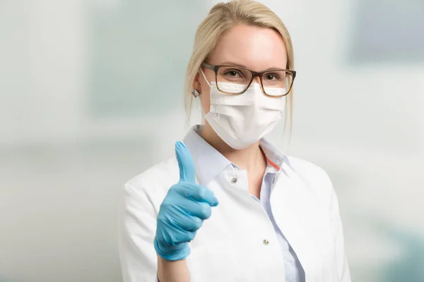 Female doctor with medical face mask — Stock Photo, Image