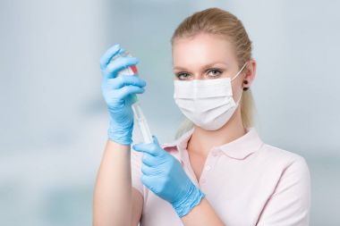 arka plan klinikte bir şırınga kadar hemşire çeker