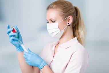 arka plan klinikte bir şırınga kadar hemşire çeker