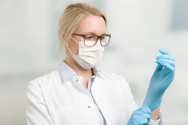 Young female doctor with medical gloves — Stock Photo, Image