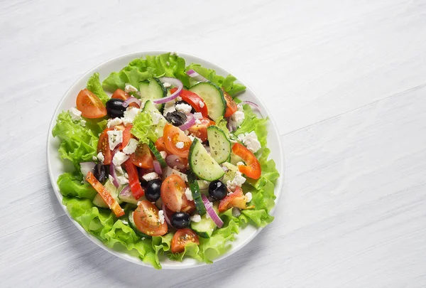 Taze sebze Yunan salatası, üstten görünüm
