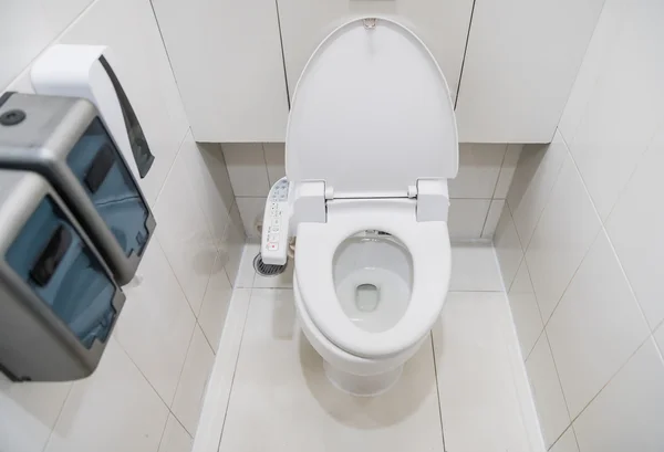 Toilet met elektronische seat automatische flush — Stockfoto