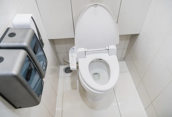 Toilet met elektronische seat automatische flush — Stockfoto