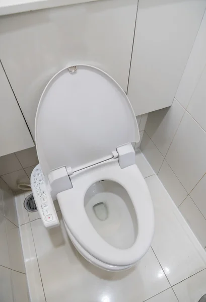 Туалет з електронним сидінням автоматичне змивання Стокове Зображення