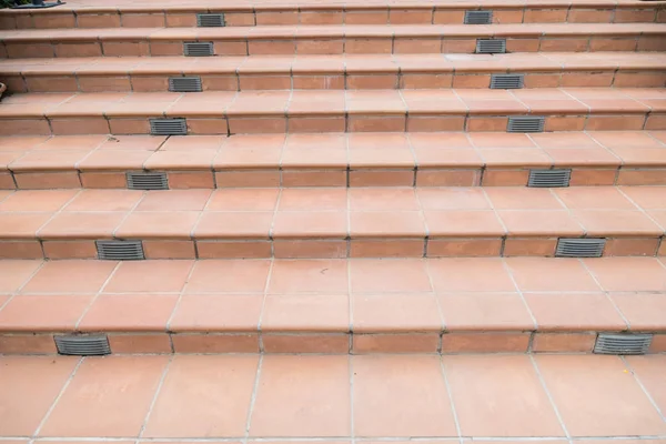 Escalier en brique rouge au parc public — Photo