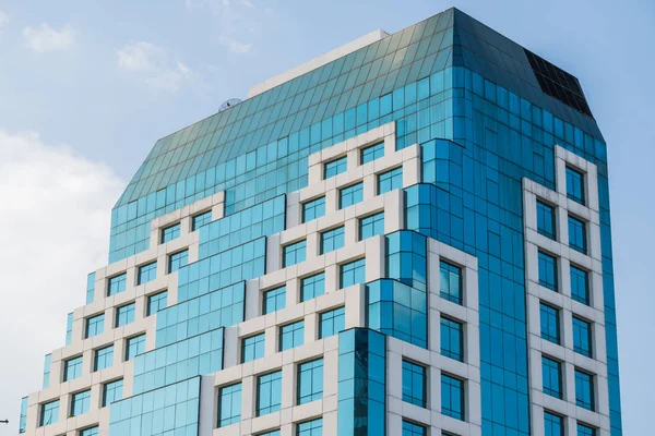 Edificio moderno pared de vidrio — Foto de Stock