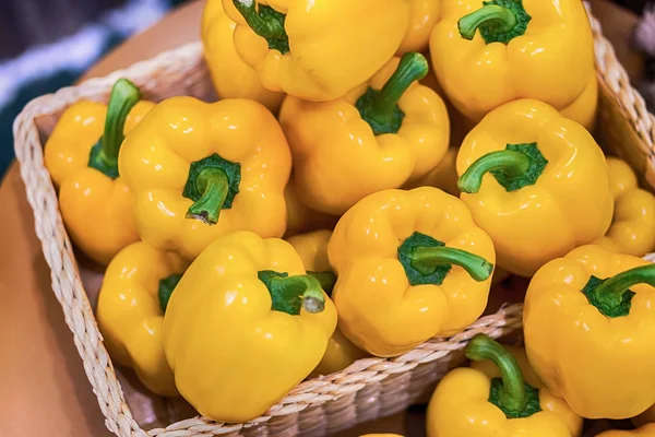 Colorful sweet bell peppers, natural background. — Stock Photo, Image