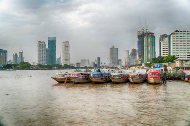 Bangkok, Tayland - 5 Ağustos 2017: Otel, Chao Praya Nehri bir