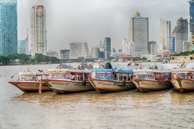 Bangkok, Tayland - 5 Ağustos 2017: Otel, Chao Praya Nehri bir