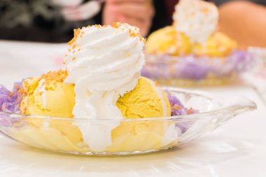 Dondurma Durian ve kırbaç krem