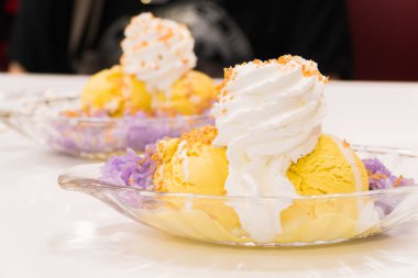 Dondurma Durian ve kırbaç krem