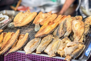 Salamura balığı derin yağda kızartılmış