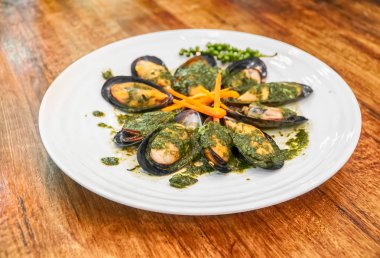 Havuç plaka ile pişmiş midye