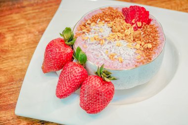 Superfoods kahvaltı kase detoks. Vegan Hindistan cevizi sütü 