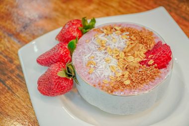 Superfoods kahvaltı kase detoks. Vegan Hindistan cevizi sütü 