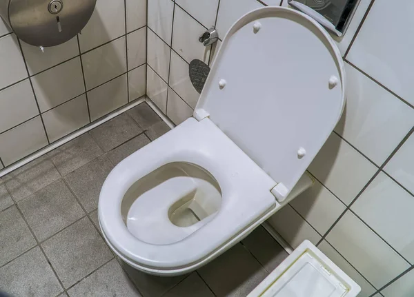 Toilet en sanitair voor oudere ontwerpen — Stockfoto