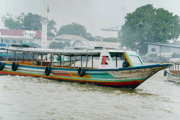 朝のバンコク, タイ王国 - 2018 年 1 月 9 日: 人々 旅行 wi — ストック写真