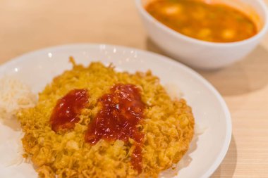 Gevrek Tay omlet Tay domates sos ile.