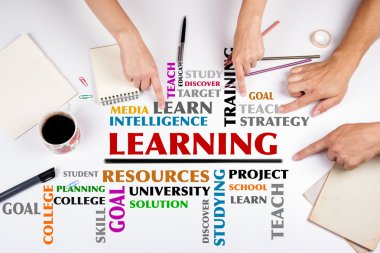 Öğrenme kavramı. Beyaz Ofis Masası toplantısında