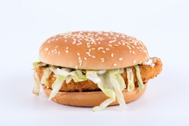 Beyaz bir arka plan üzerinde tavuk burger