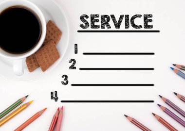 Servis boş listesi. Bir kalem ve bir fincan kahve ile beyaz Masası