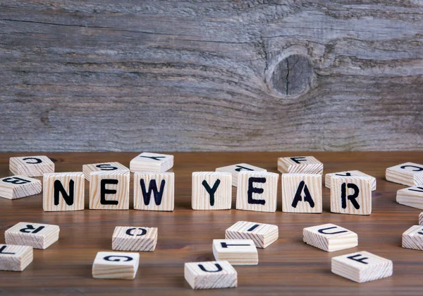 Nowy rok z litery na drewniane zadumany — Zdjęcie stockowe