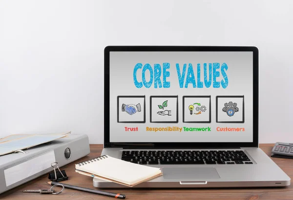 Concepto de Valores Básicos. Escritorio de oficina con un ordenador portátil — Foto de Stock