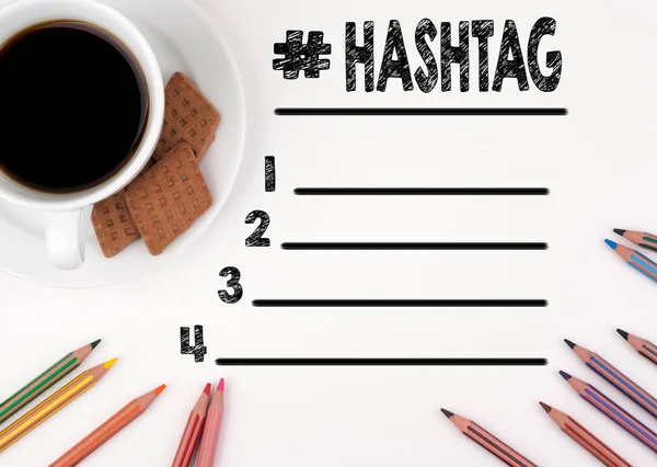 Liste blanche des hashtags. Bureau blanc avec crayon et une tasse de café — Photo