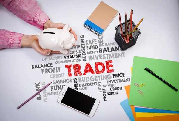 貿易、お金と利益概念。ビジネスの女性と貯金 — ストック写真