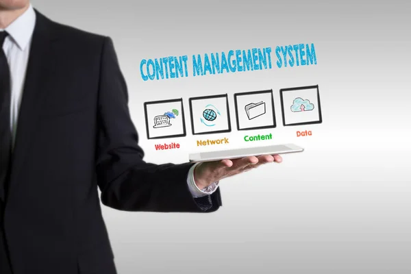 Content Management System koncept. Man håller en surfplatta — Stockfoto