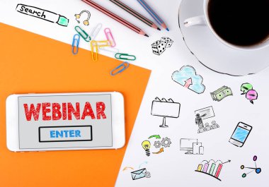 Webinar kavramı. Cep telefonu ve beyaz ofis masasında kahve fincanı
