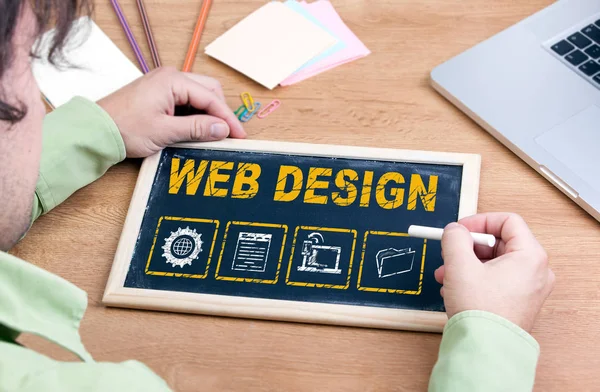 Web Design. Tabuli na dřevěný kancelářský stůl — Stock fotografie