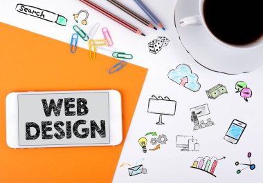 Web tasarım konsepti. Cep telefonu ve beyaz ofis masasında kahve fincanı