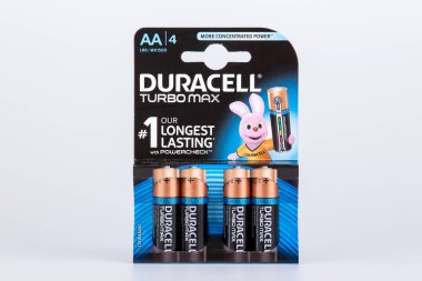 Riga, Letonya - 18 Nisan 2017: Pack Duracell pil